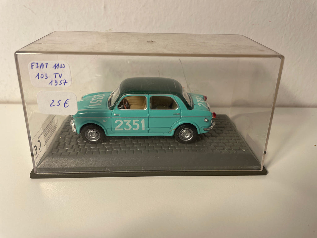 Fiat 1100 103 TV verde com o número 2351 de 1957