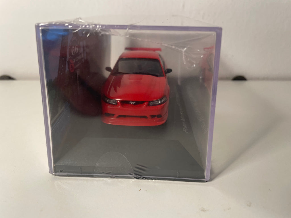 Ford Mustang SVT Cobra R roja de 2000