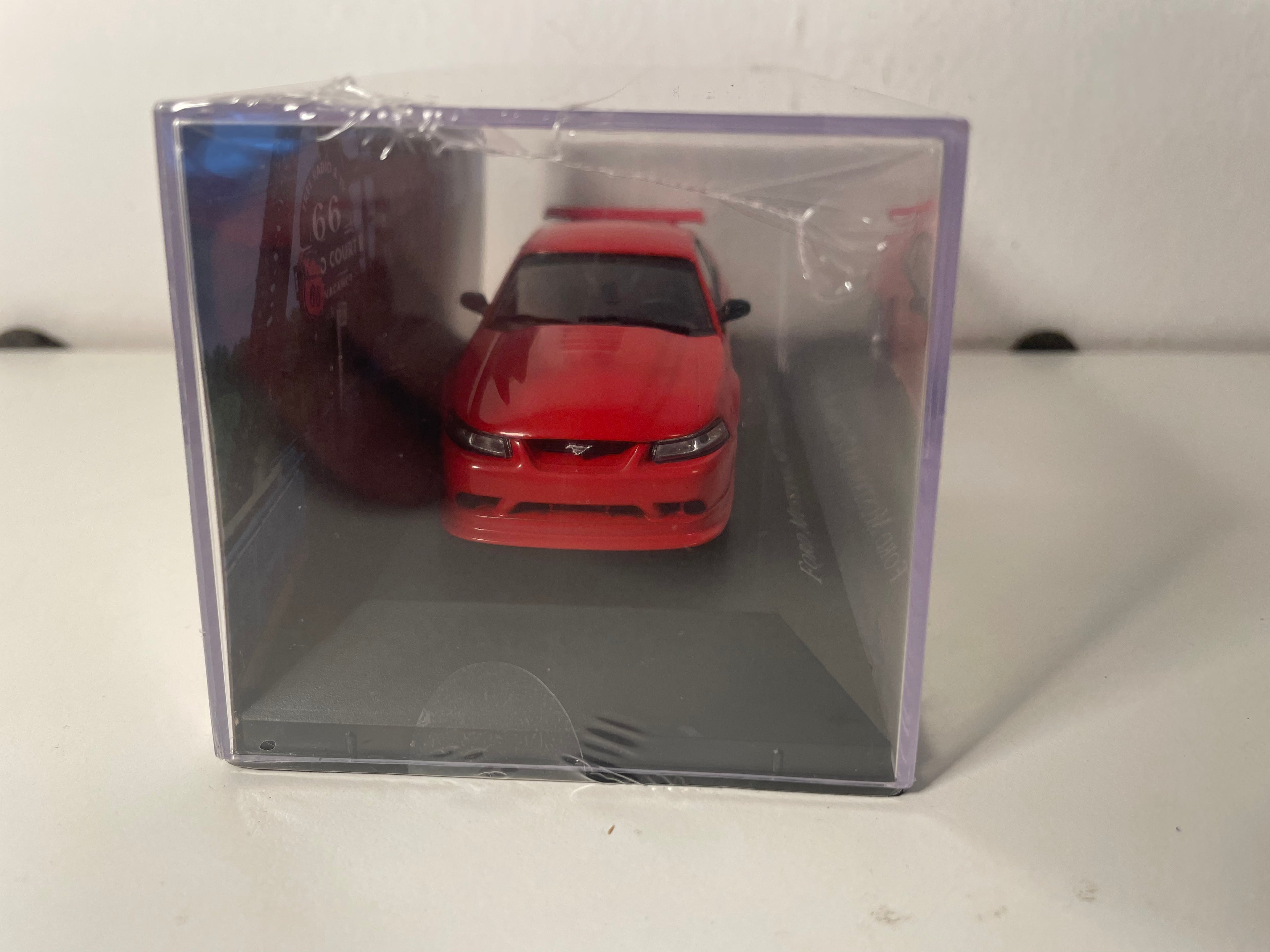 Ford Mustang SVT Cobra R roja de 2000
