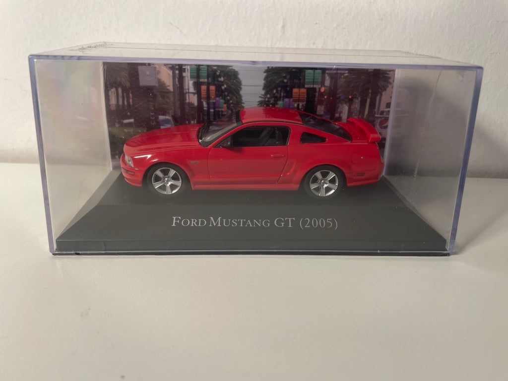 Ford Mustang GT roja de 2005