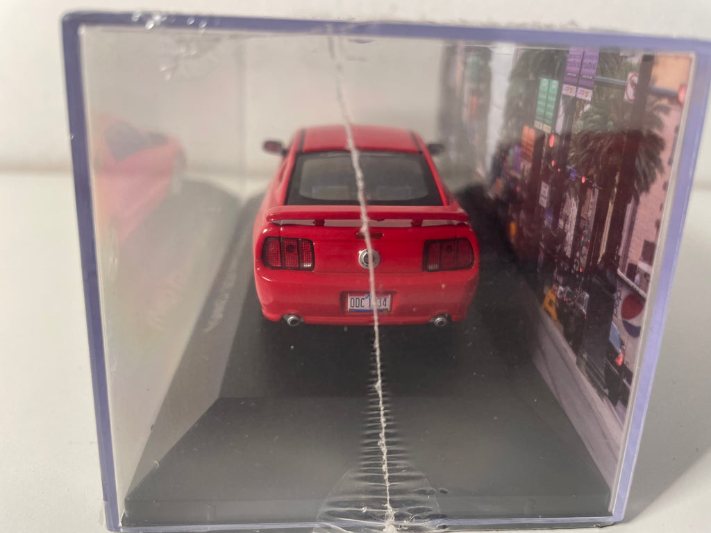 Ford Mustang GT roja de 2005