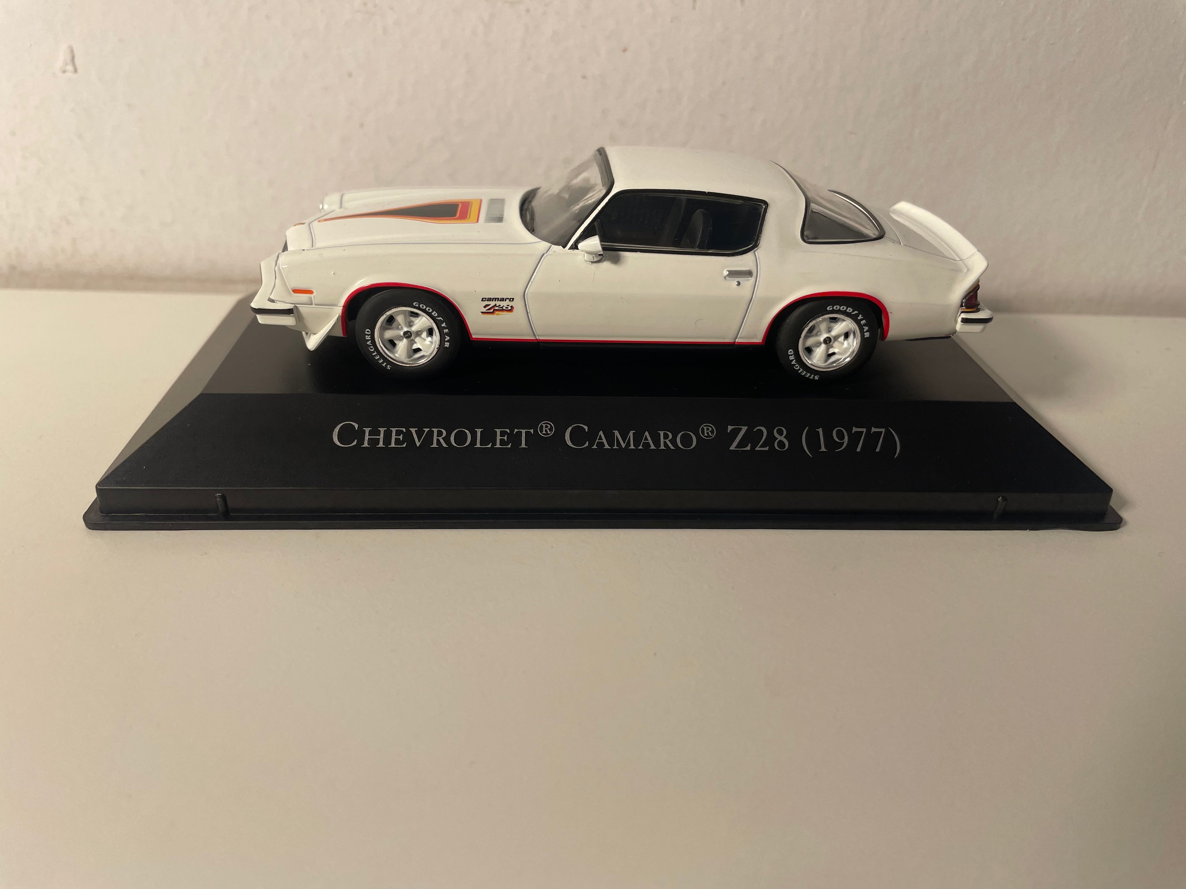 Chevrolet Camaro Z28 blanca de 1977