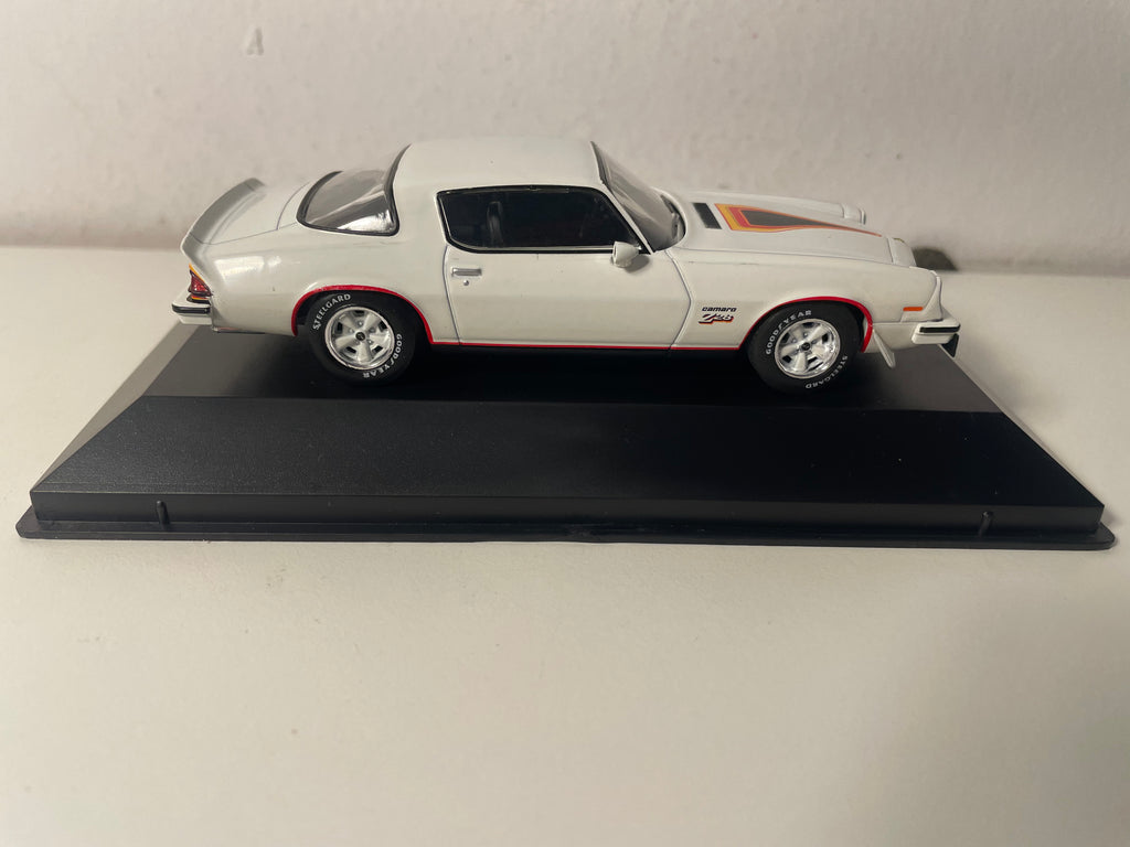 Chevrolet Camaro Z28 blanca de 1977