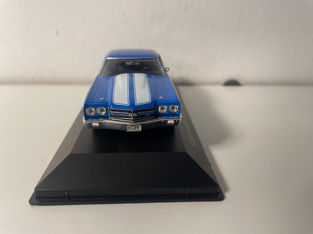 Chevrolet Chevelle SS 454 bleue et blanche de 1970 (voiture américaine)