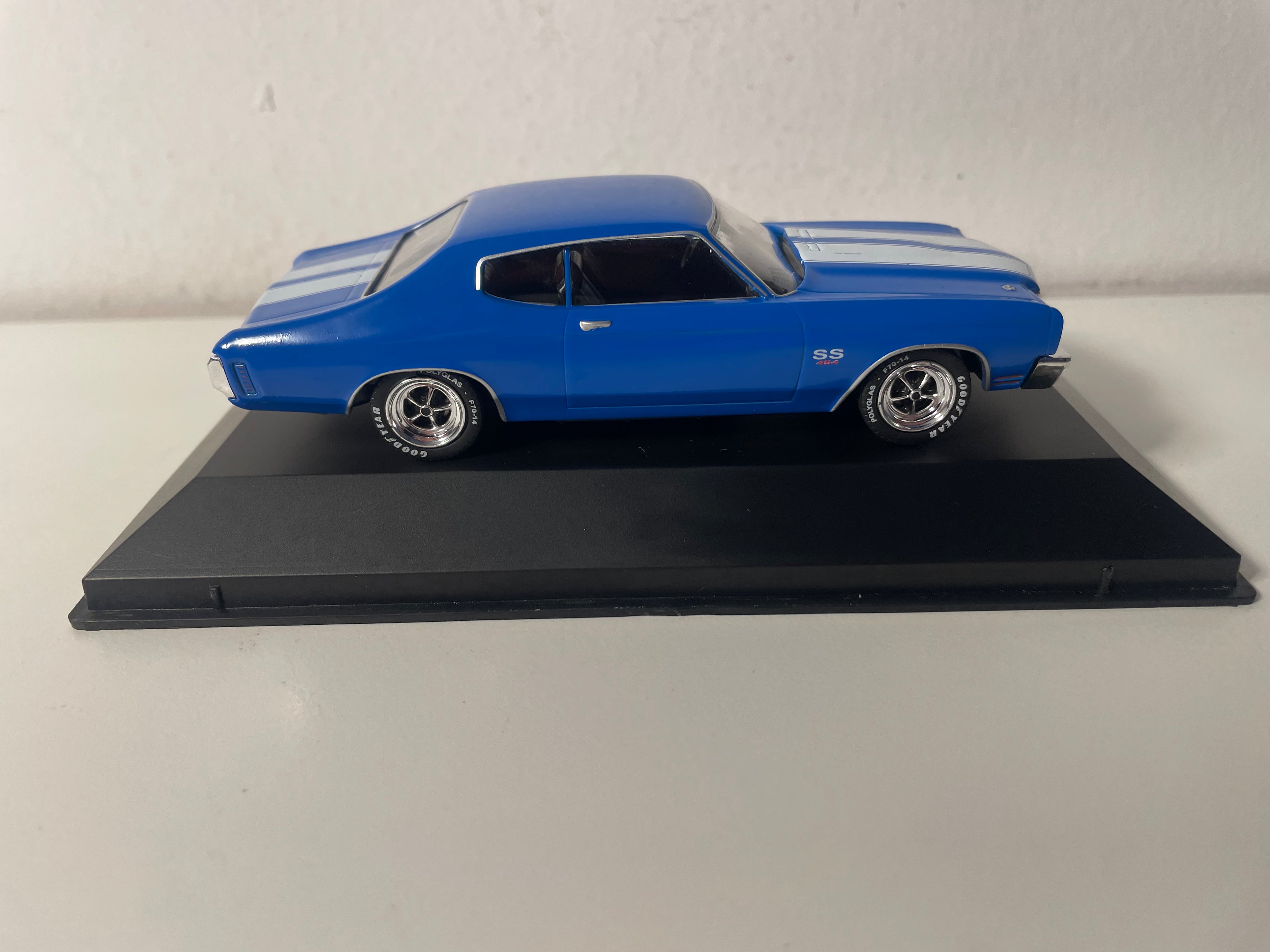 Chevrolet Chevelle SS 454 bleue et blanche de 1970 (voiture américaine)
