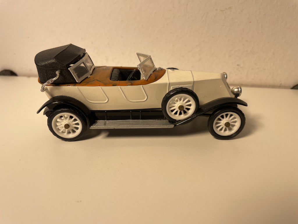 Renault 40 CV Sport blanc cassé/beige de 1923 - RIO