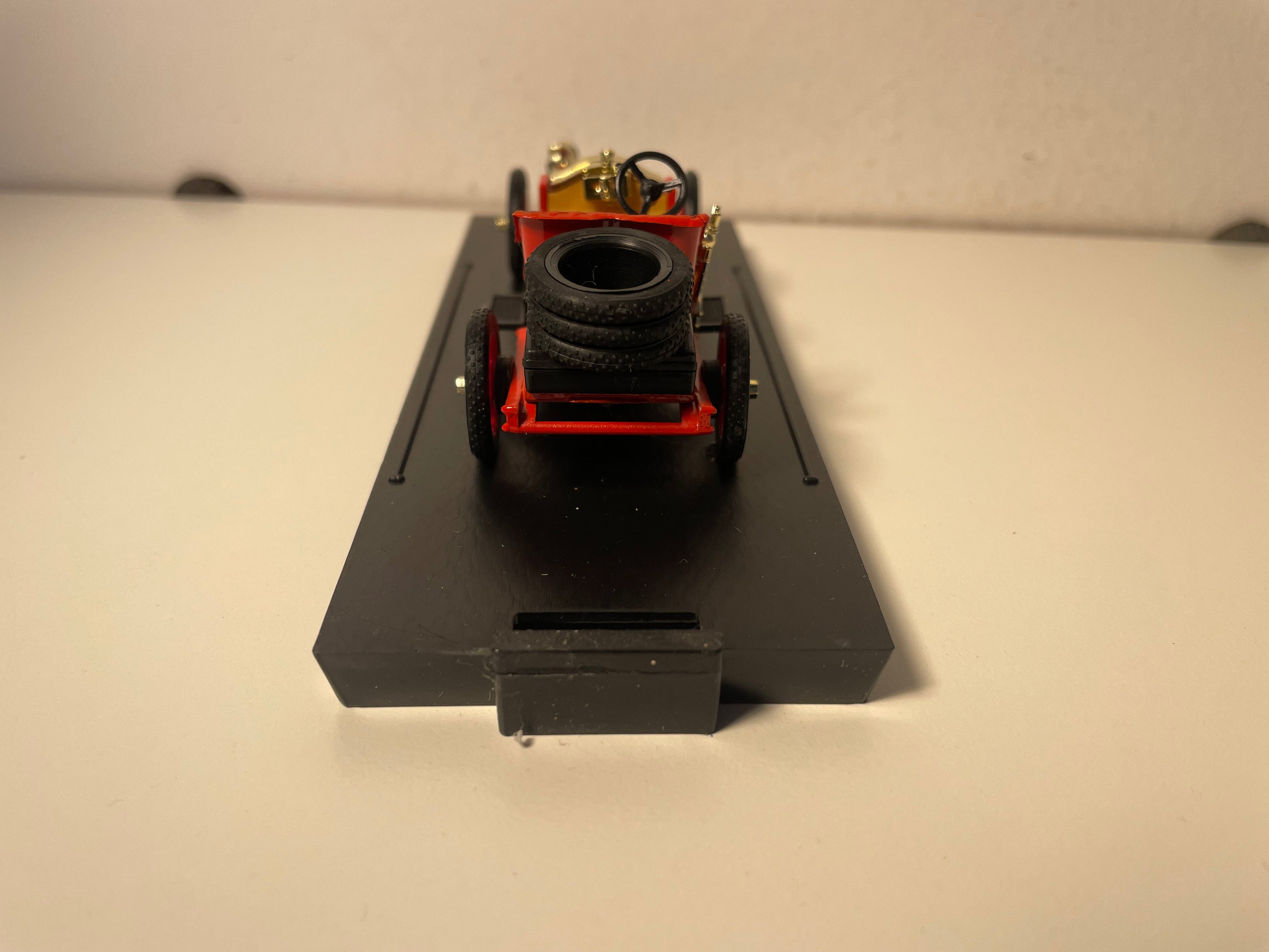 Renault GB 3B czerwony, z numerem 1 - BRUMM