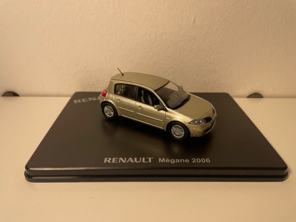 Renault Mégane berlina color marrón (pimienta) de 2006 - ELIGOR - estuche caja rectangular (caja N°1)