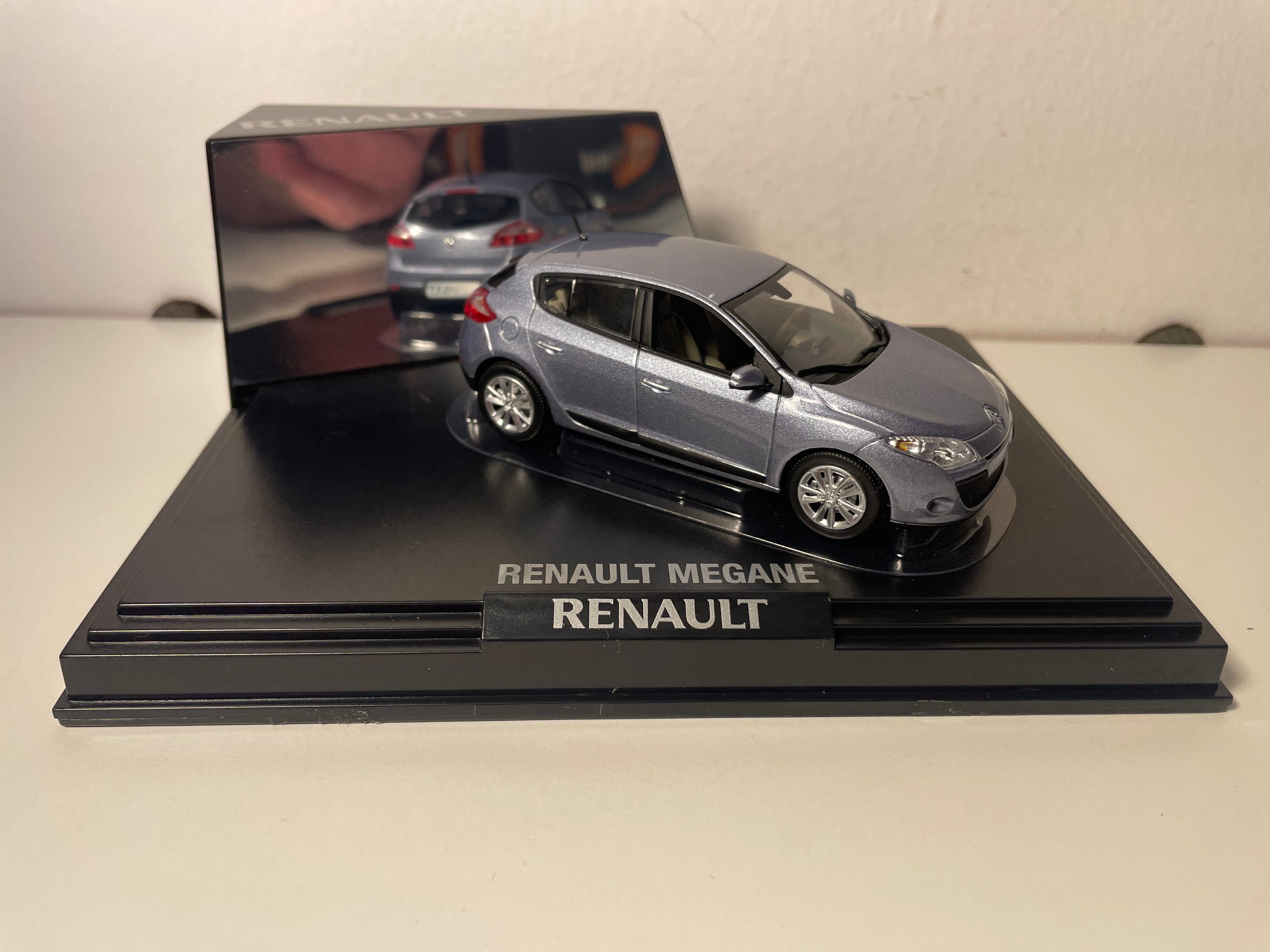 Renault Mégane blue sedan (foam blue) - NOREV - rectangular box set (box No. 2)
