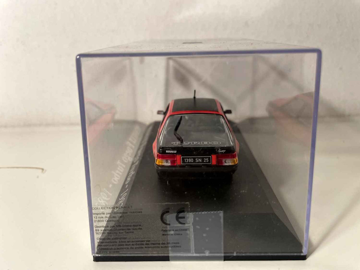 1983 Renault Fuego Turbo a rout mat schwaarzem Daach