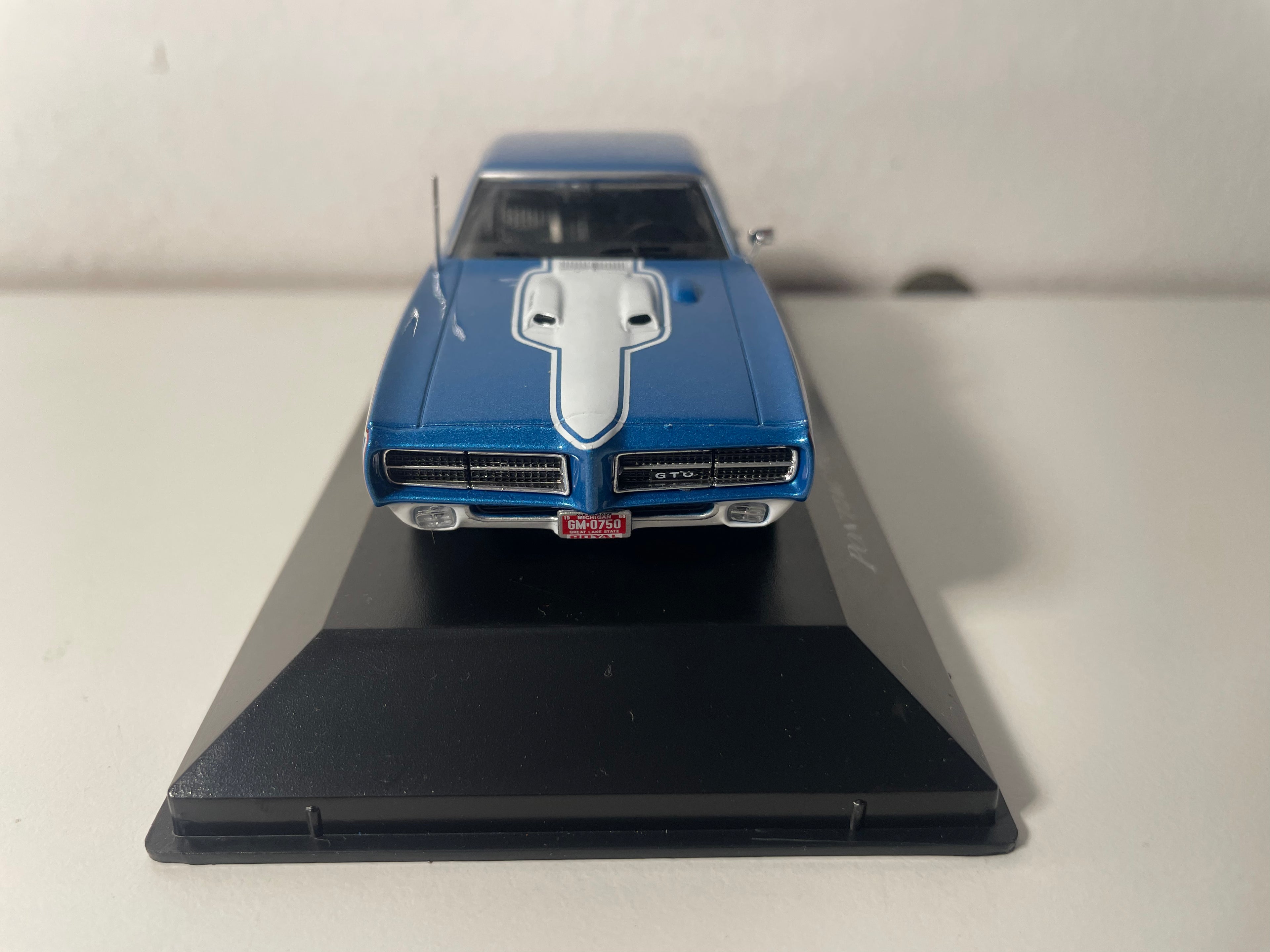 Pontiac GTO Royal Bobcat blu e bianco del 1969 (auto americana)