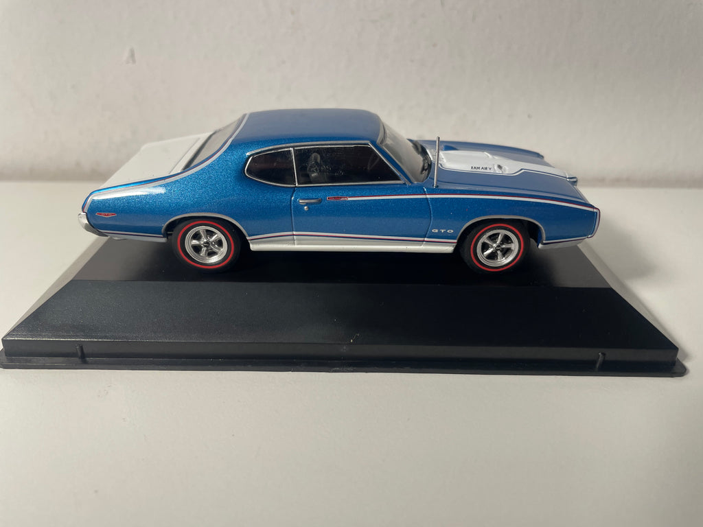 Pontiac GTO Royal Bobcat blu e bianco del 1969 (auto americana)