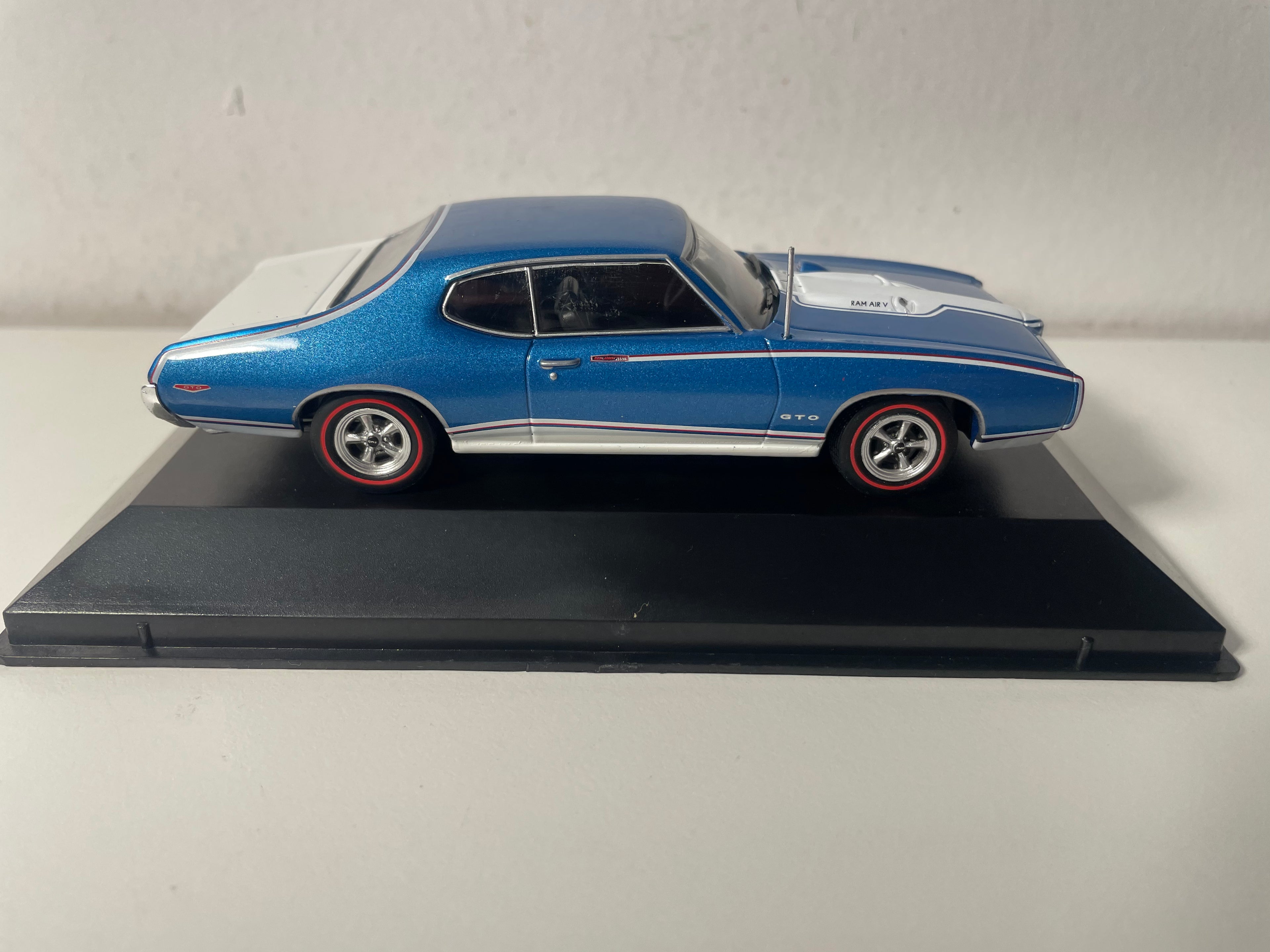 Pontiac GTO Royal Bobcat blu e bianco del 1969 (auto americana)