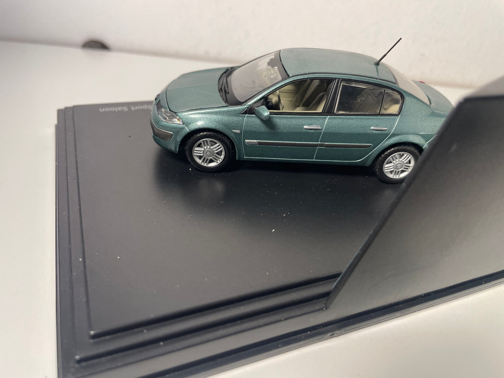 Renault Mégane 4-Türer in grün (Kupfergrün) von 2003 - NOREV - rechteckiges Box-Set (Box Nr. 4)