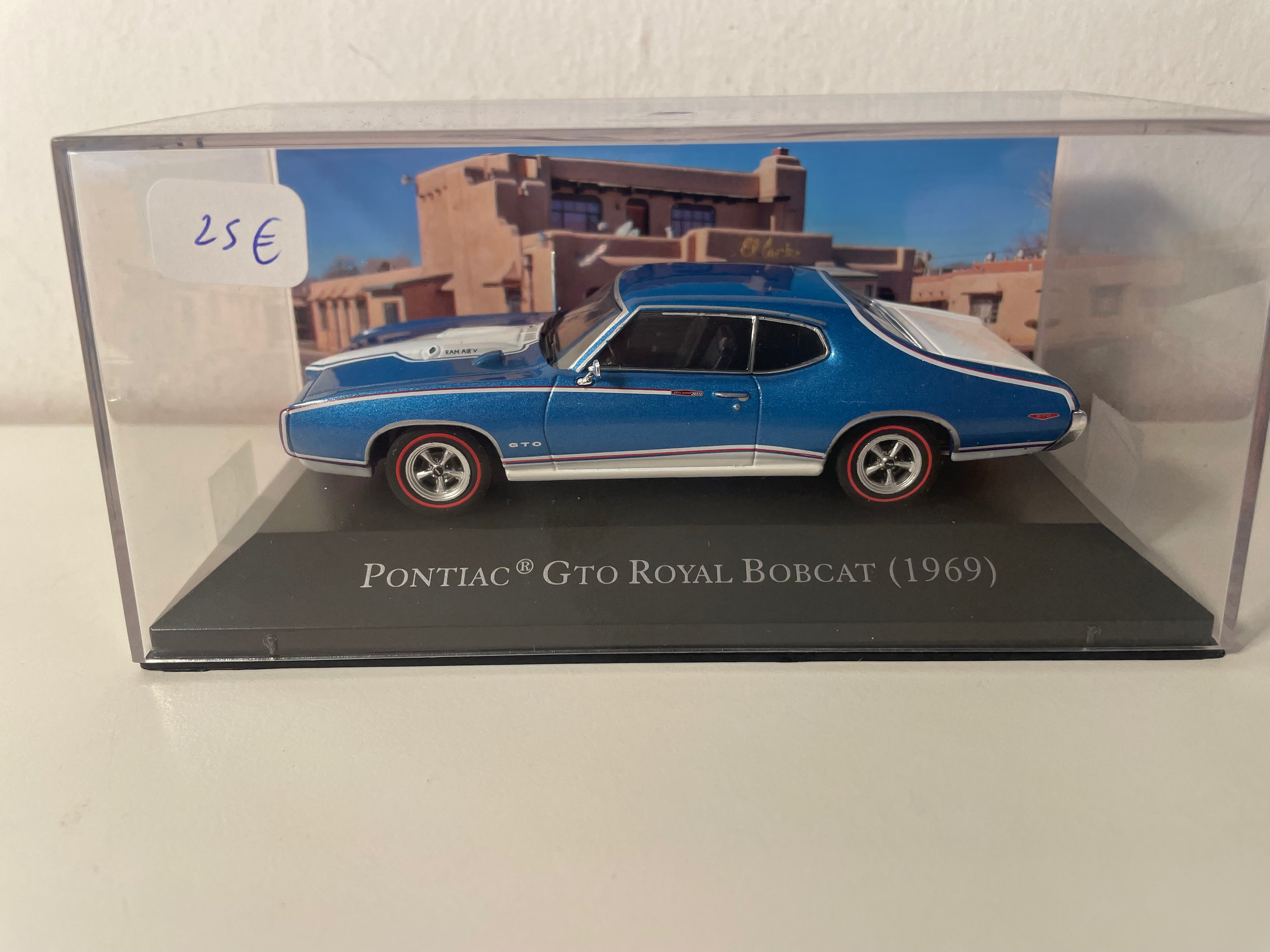 Pontiac GTO Royal Bobcat blu e bianco del 1969 (auto americana)