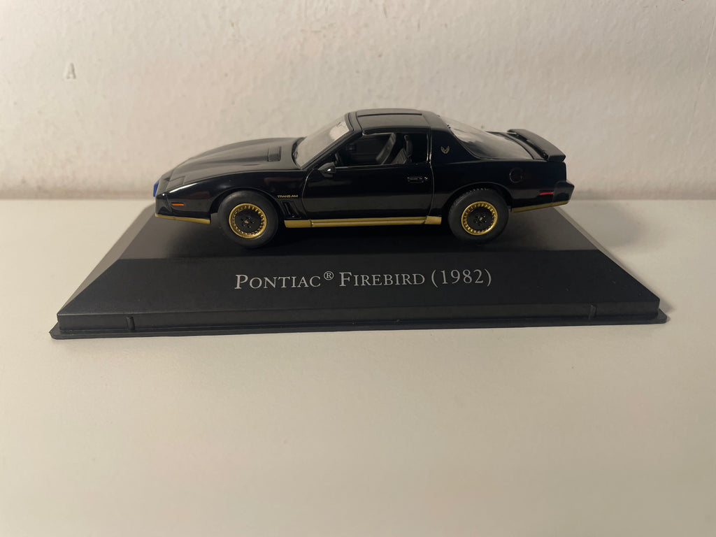 Pontiac Firebird nera del 1982 (auto americana)