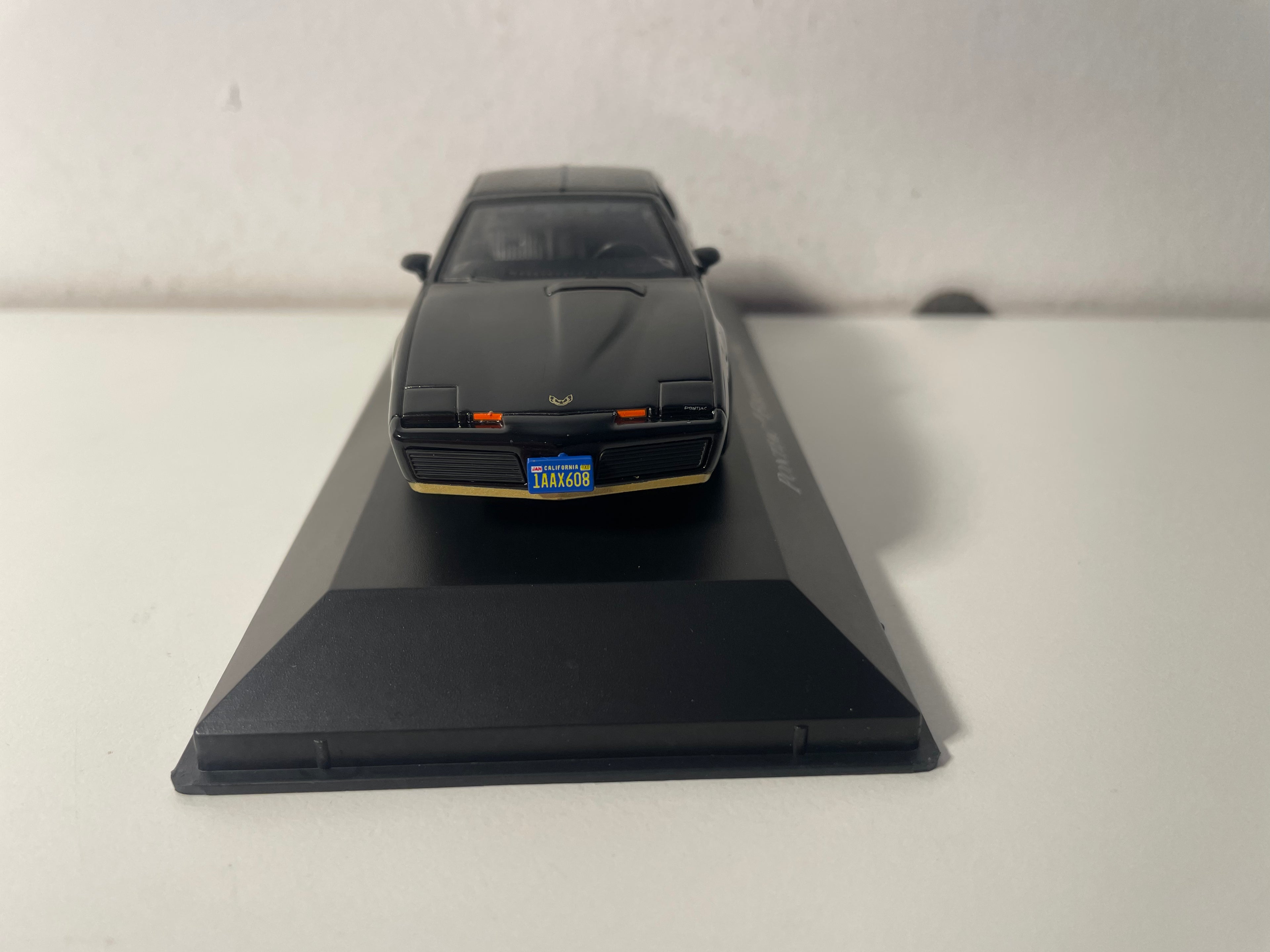 Pontiac Firebird nera del 1982 (auto americana)