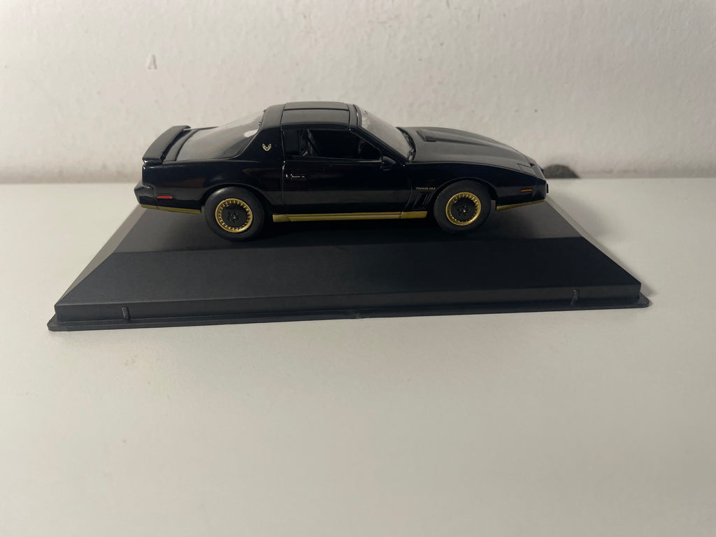 Pontiac Firebird nera del 1982 (auto americana)