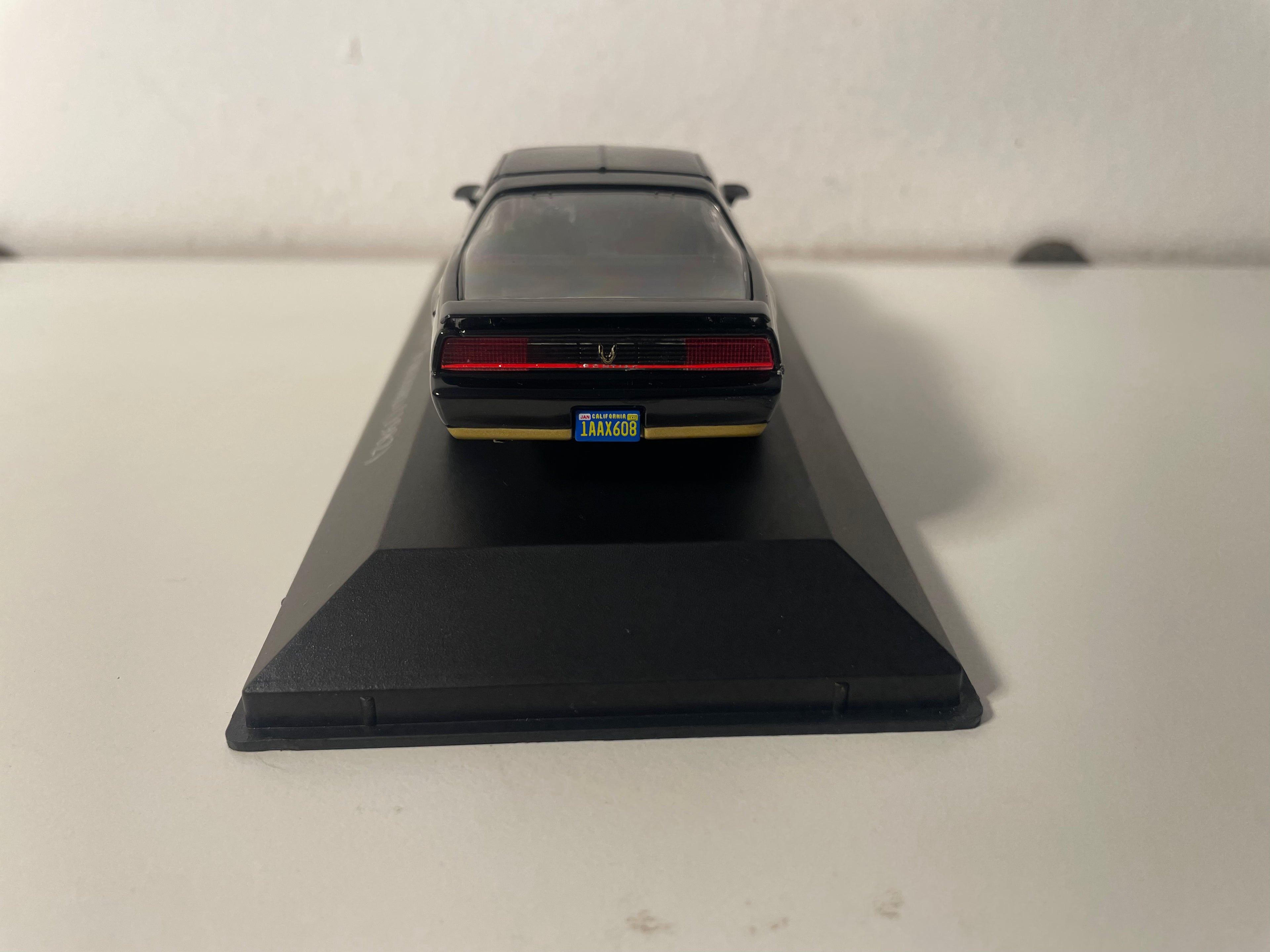 Pontiac Firebird nera del 1982 (auto americana)