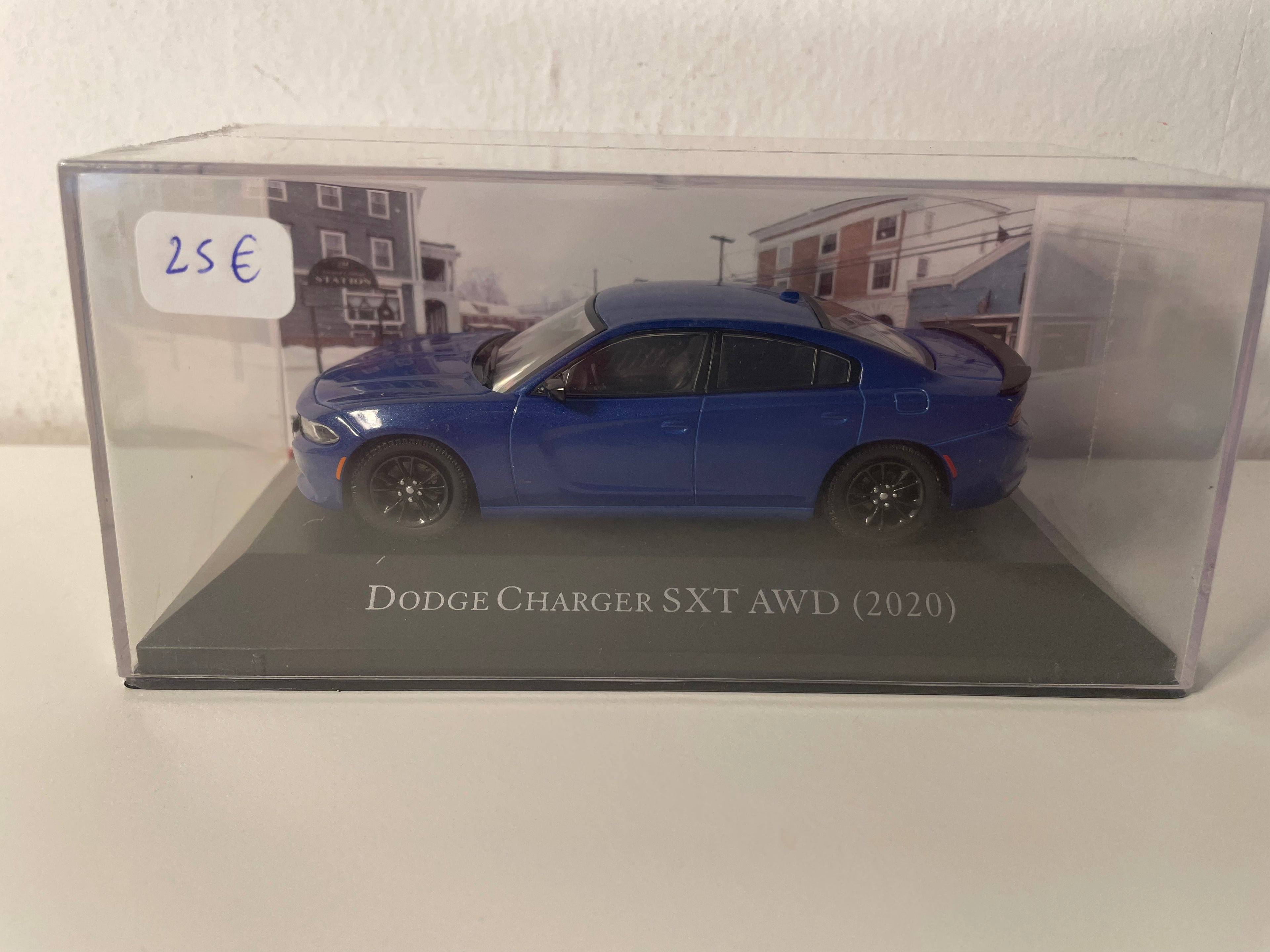 Dodge Charger SXT AWD bleu de 2020 (voiture américaine)