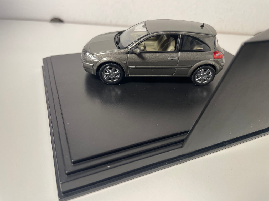 Renault Mégane coupé gréis (gréis Stol) vun 2006 - NOREV - rechteckeg Box (Box Nr. 7)