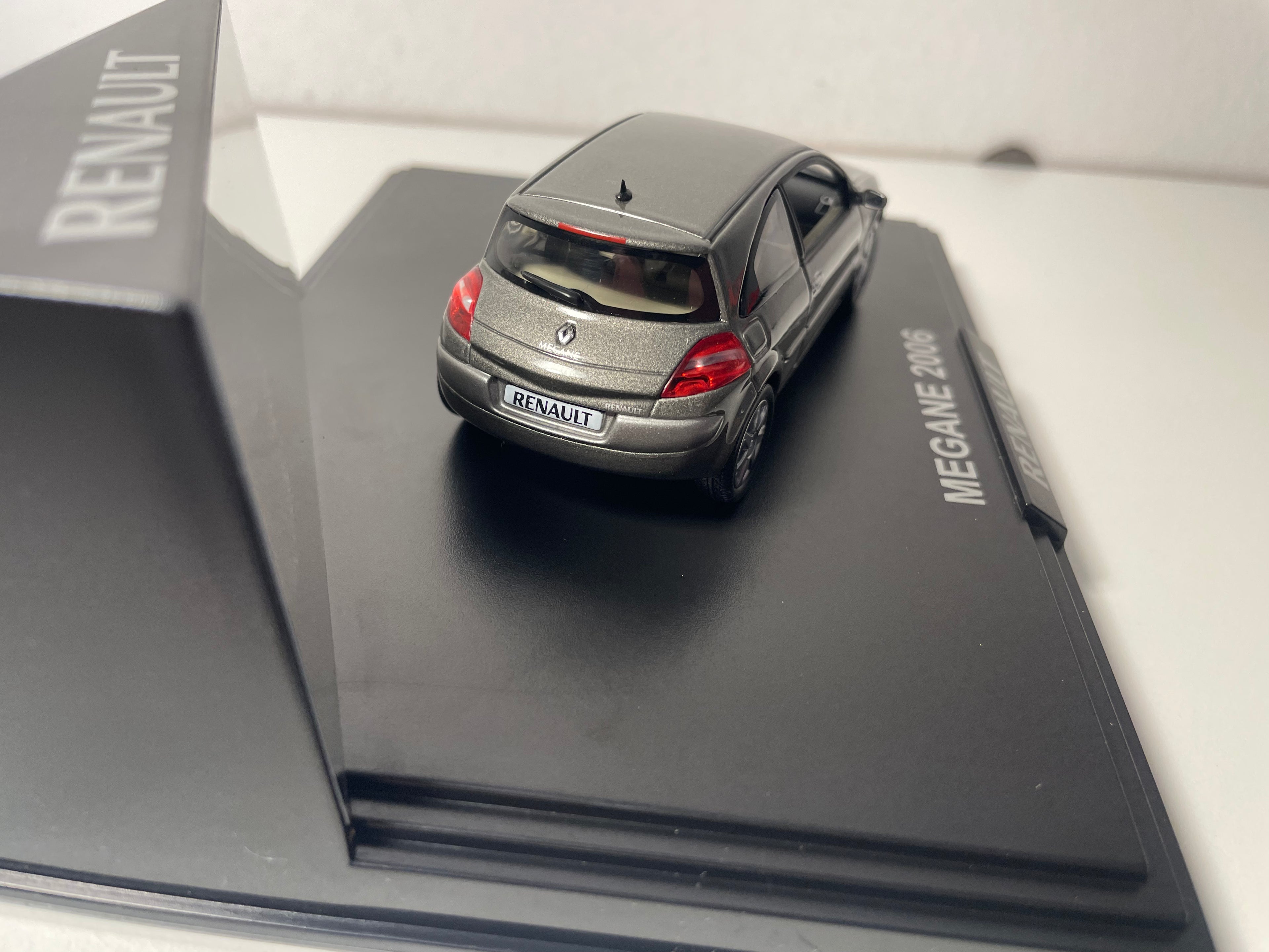 Renault Mégane coupé gréis (gréis Stol) vun 2006 - NOREV - rechteckeg Box (Box Nr. 7)