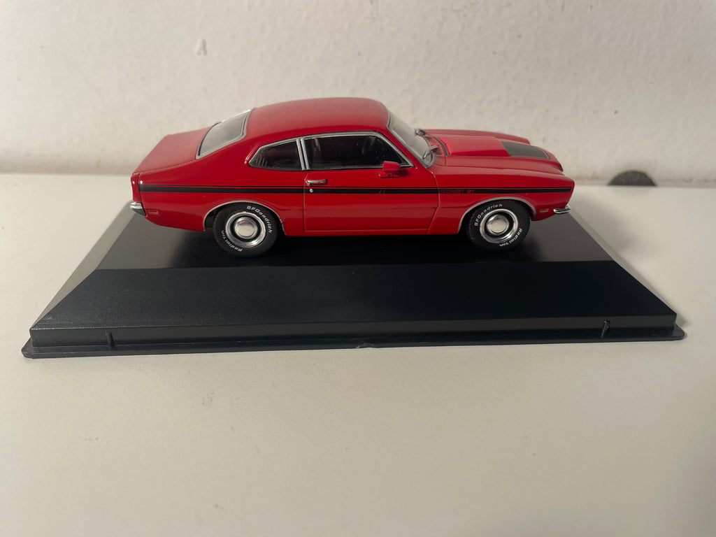 Mercury Comet GT rojo de 1971 (auto americano)