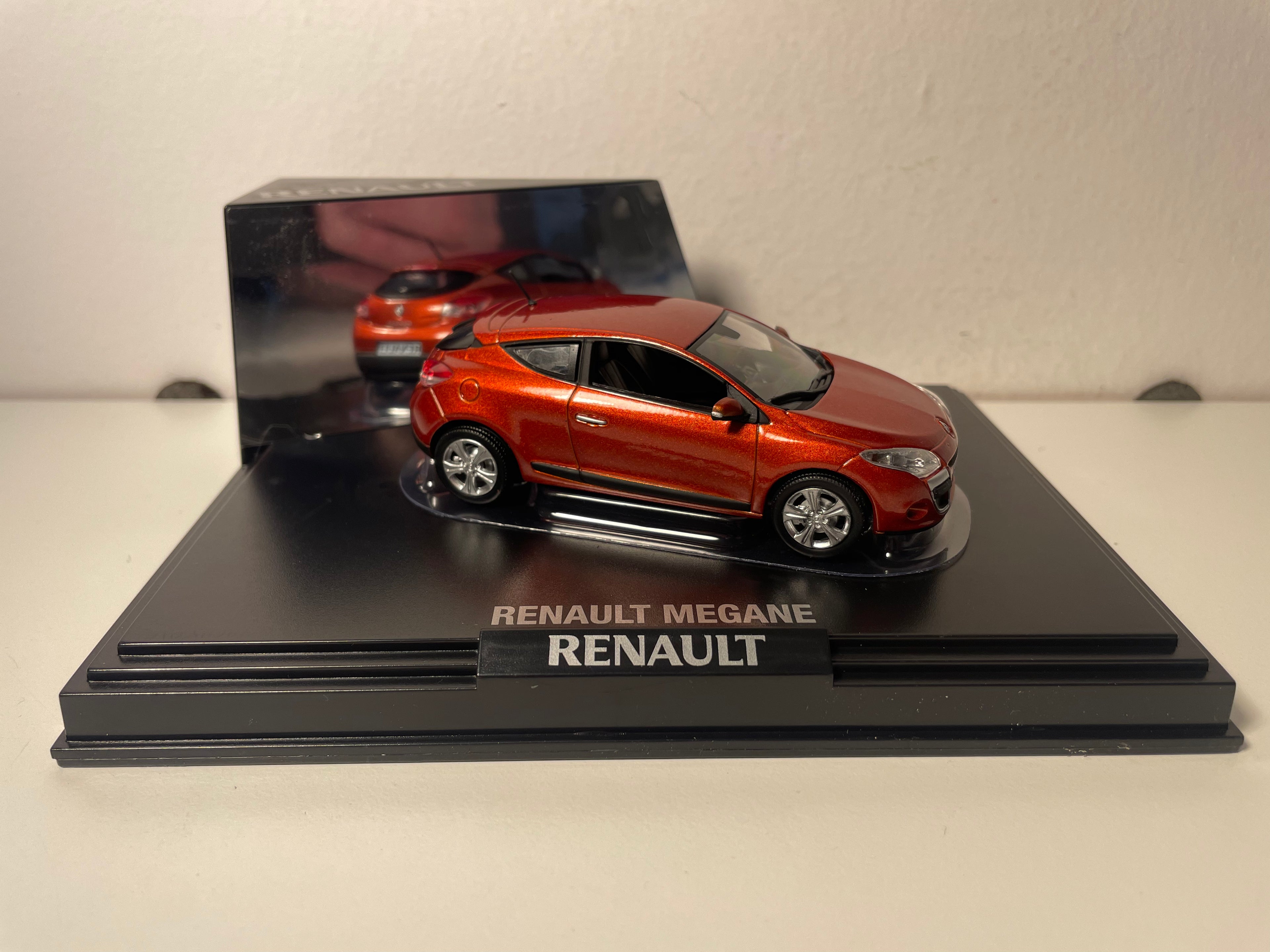 Renault Mégane coupe orange (orange Cayenne) - NOREV - box set rectangular (box N°8)