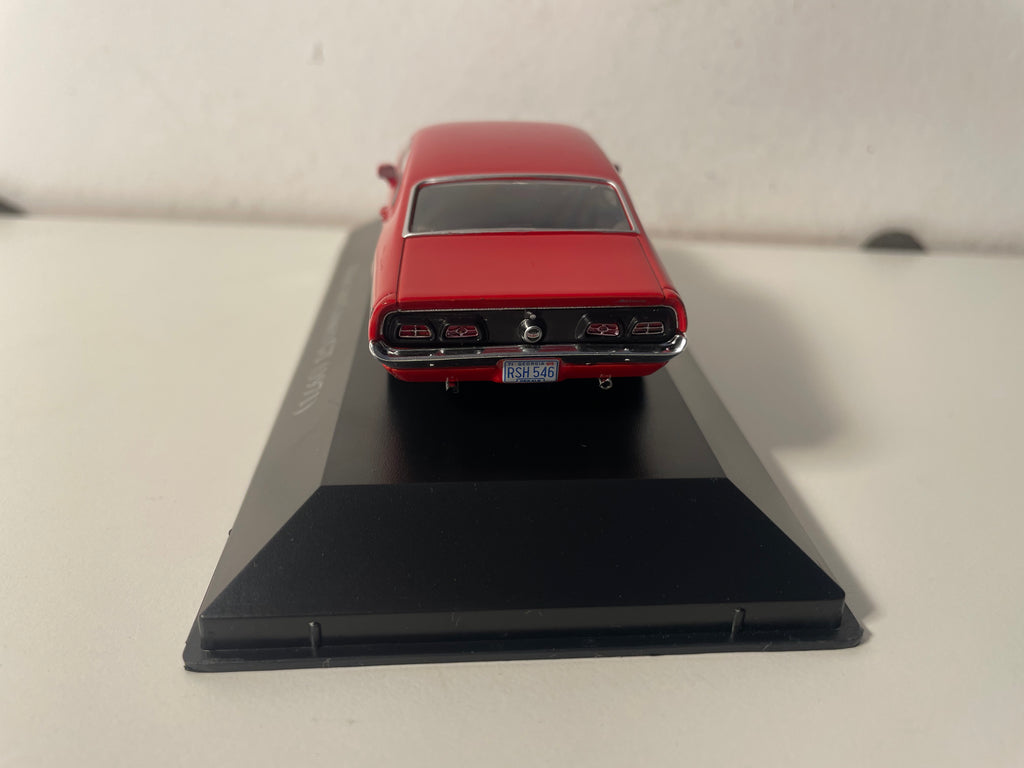 Mercury Comet GT rojo de 1971 (auto americano)