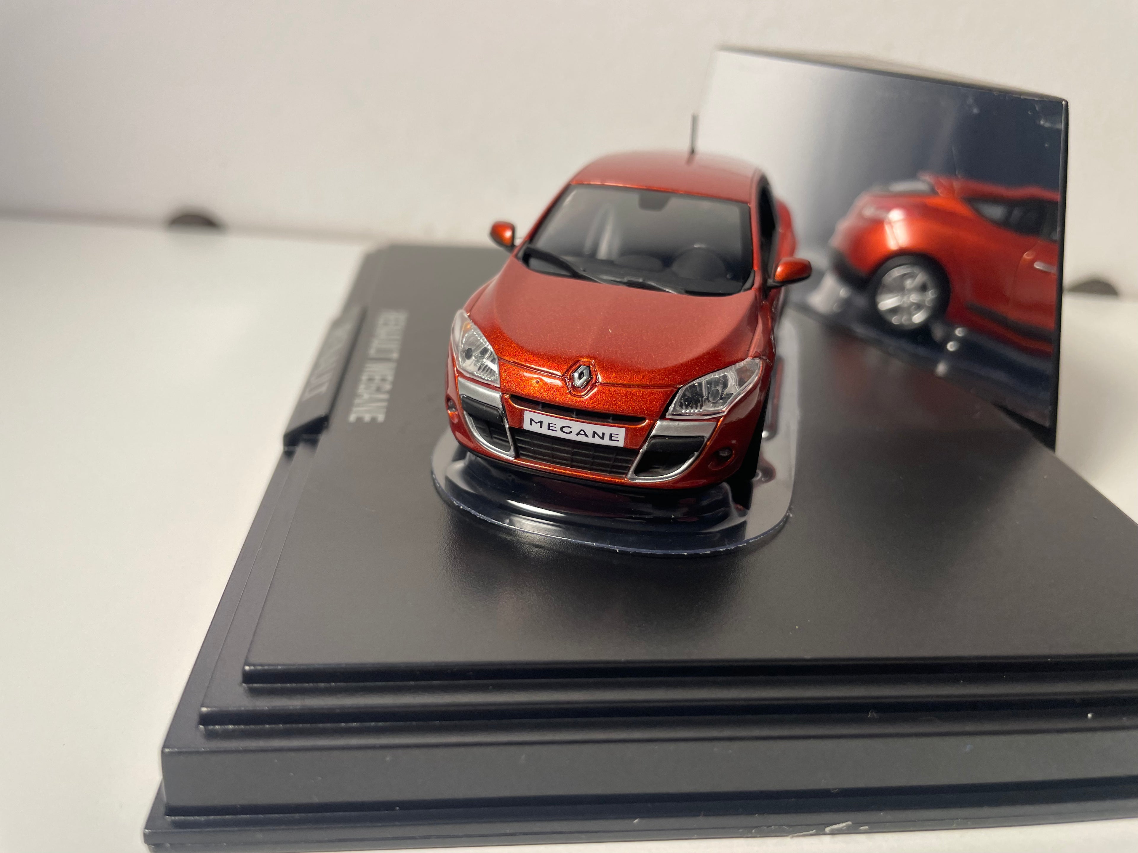 Renault Mégane coupe orange (orange Cayenne) - NOREV - box set rectangular (box N°8)