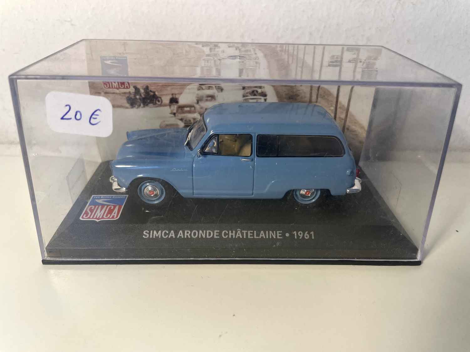 SIMCA Aronde Châtelaine azul de 1961
