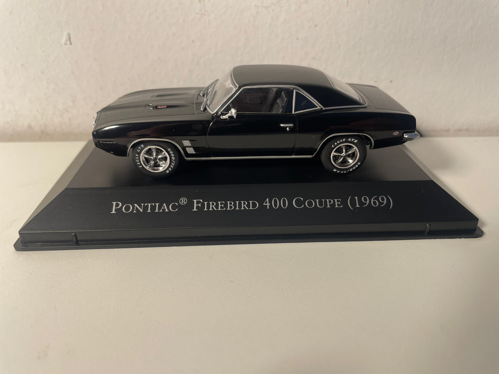Pontiac Firebird 400 coupé noire de 1969 (voiture américaine)