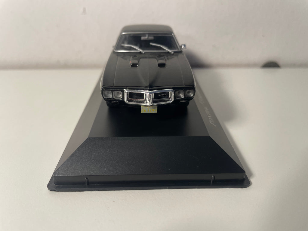 Pontiac Firebird 400 coupé noire de 1969 (voiture américaine)