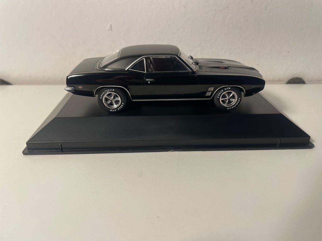 Pontiac Firebird 400 coupé noire de 1969 (voiture américaine)