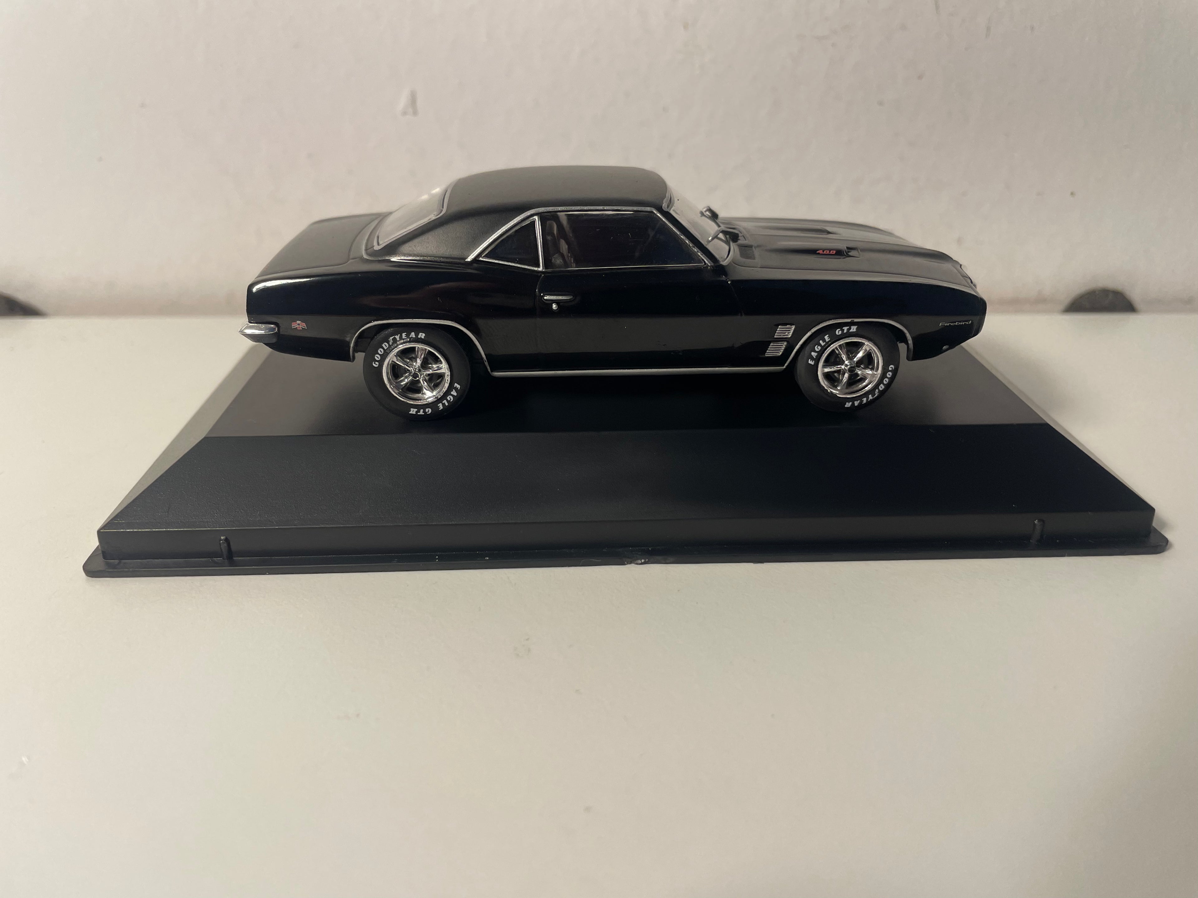 Pontiac Firebird 400 coupé noire de 1969 (voiture américaine)