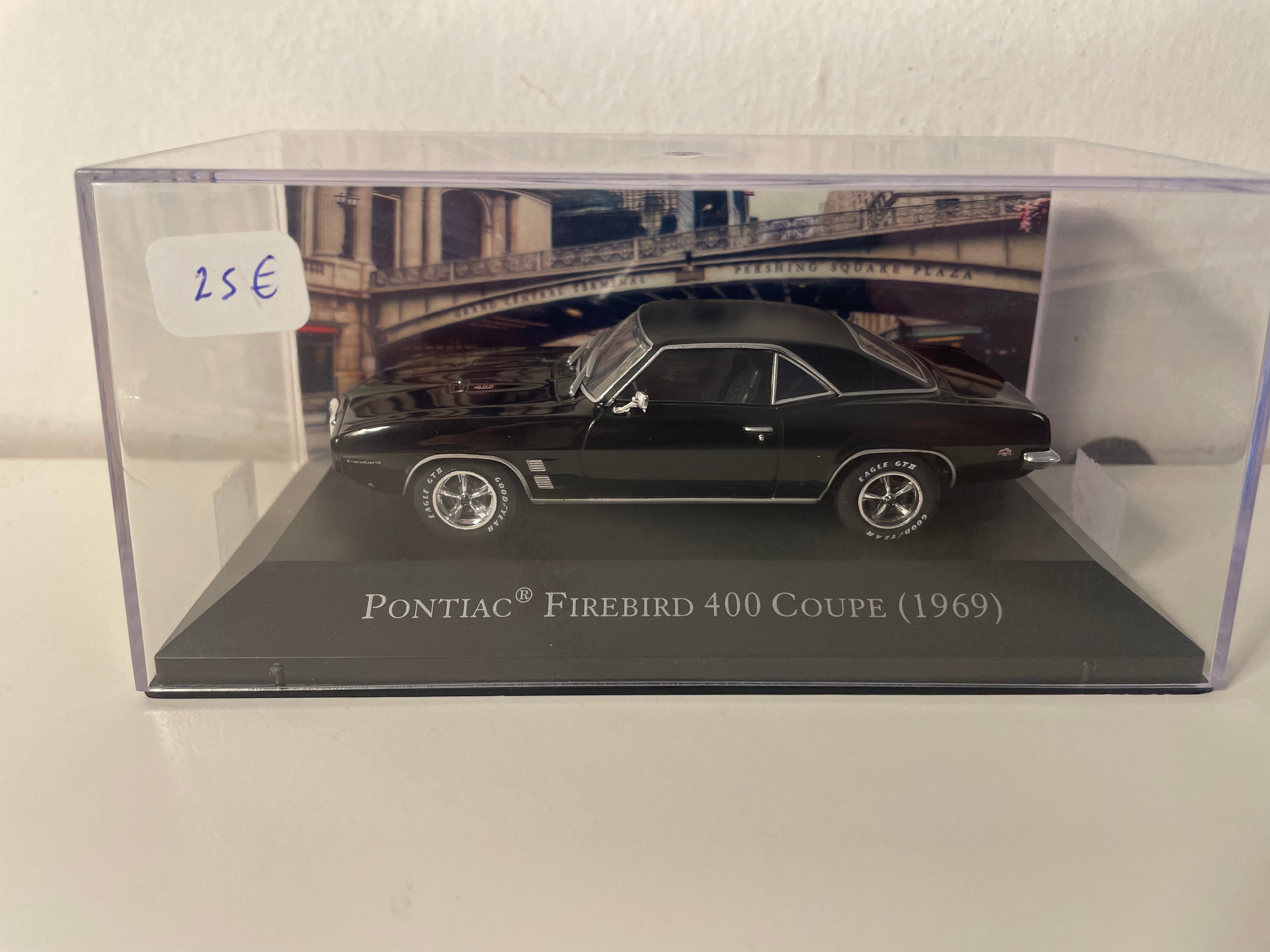 Pontiac Firebird 400 coupé noire de 1969 (voiture américaine)