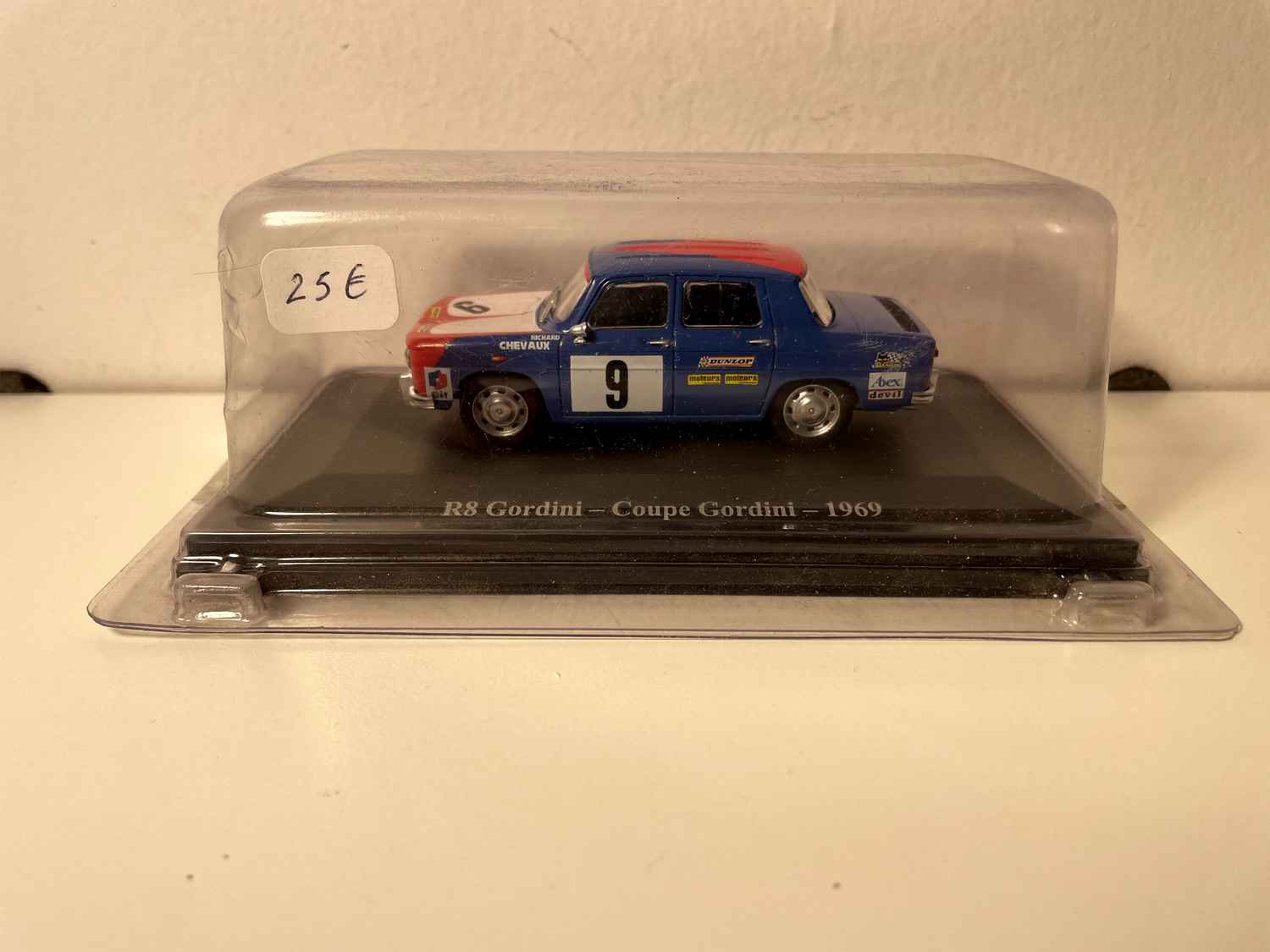 Renault 8 Gordini niebiesko-biało-czerwony z numerem 9 - Coupe Gordini 1969