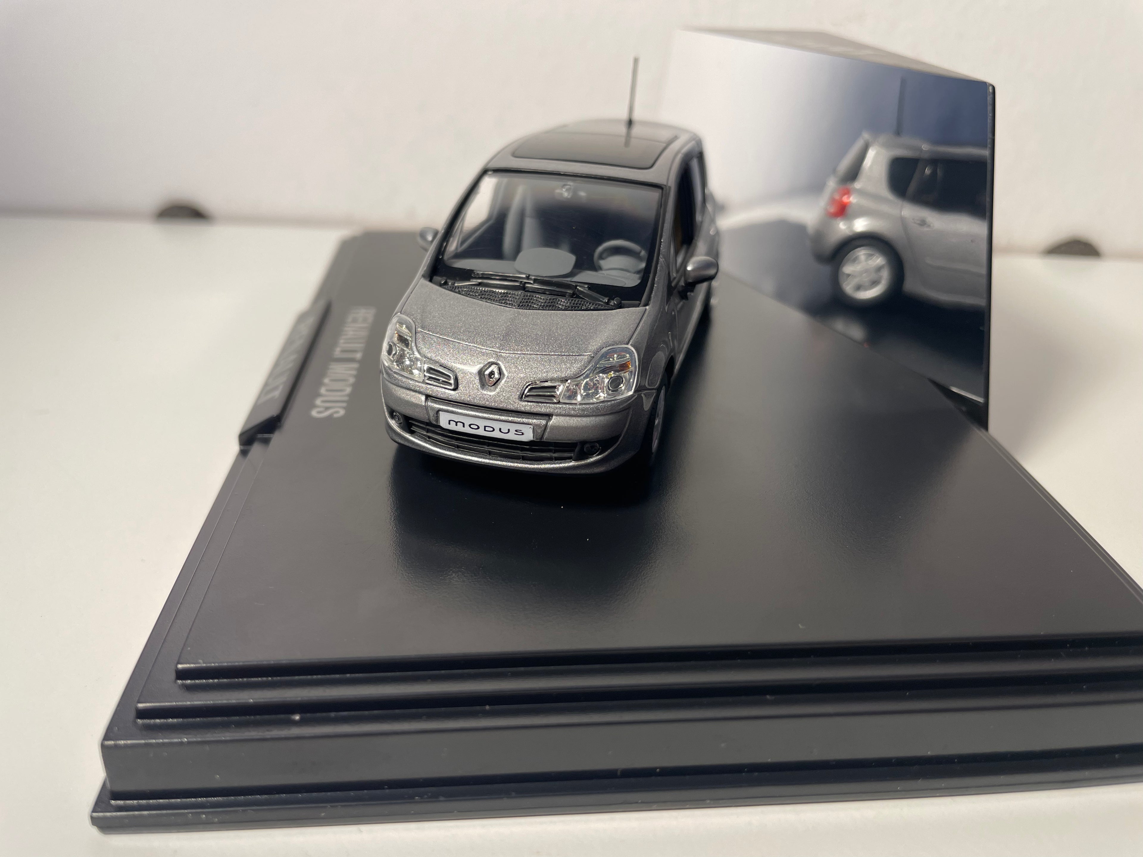 Renault Modus cinza (cinza Cassiopée) - NOREV - conjunto de caixa retangular (caixa n.º 11)