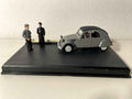Citroën 2 CV cinza com capota preta - A Nacional 7 - a estrada azul (o padre)