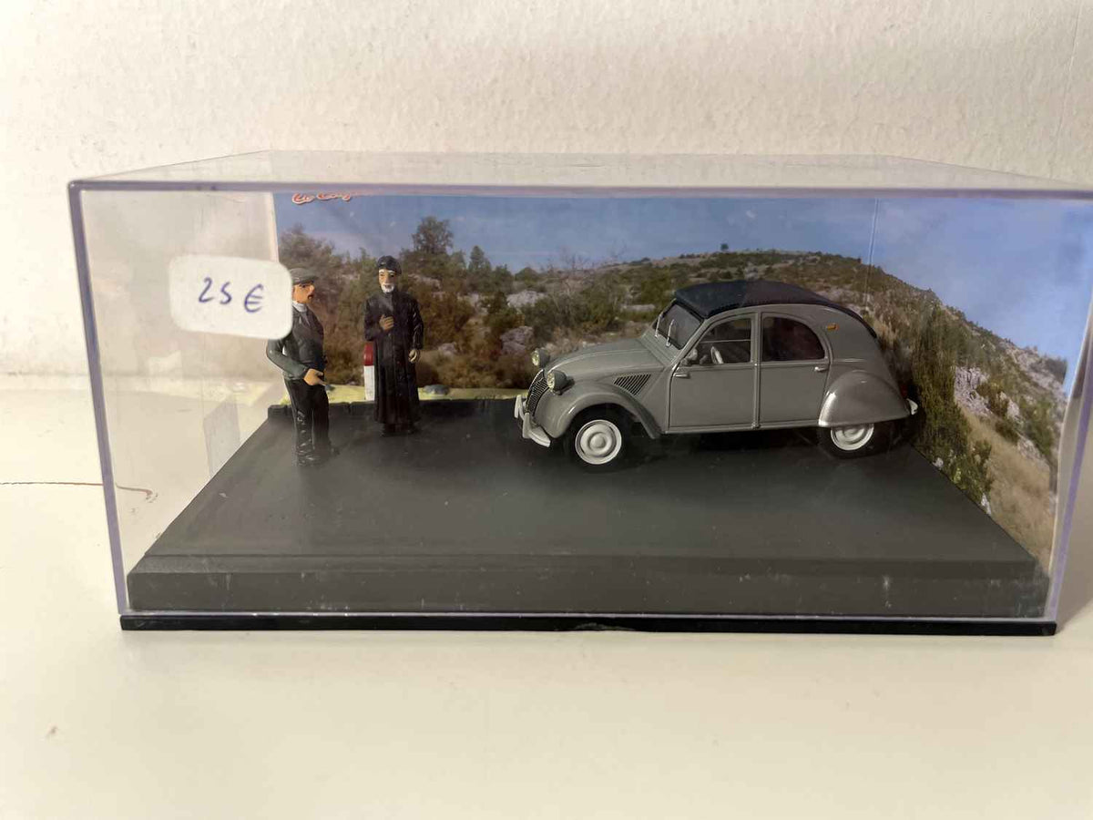 Citroën 2 CV cinza com capota preta - A Nacional 7 - a estrada azul (o padre)