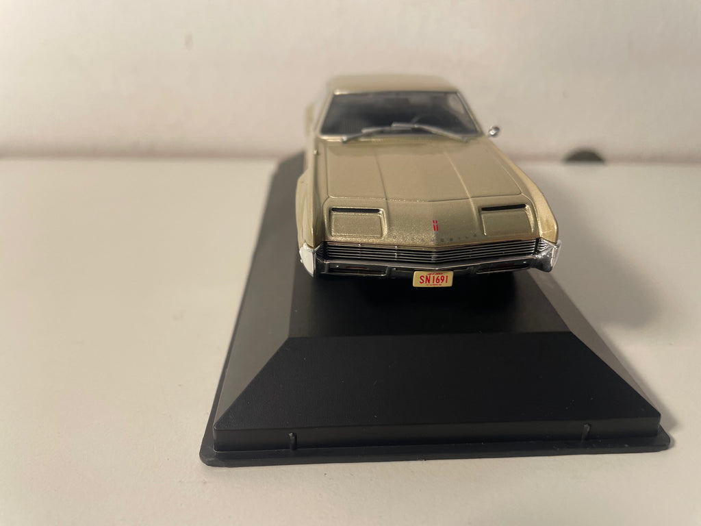 Oldsmobile Toronado 1966 em Castanho (Carro Americano)