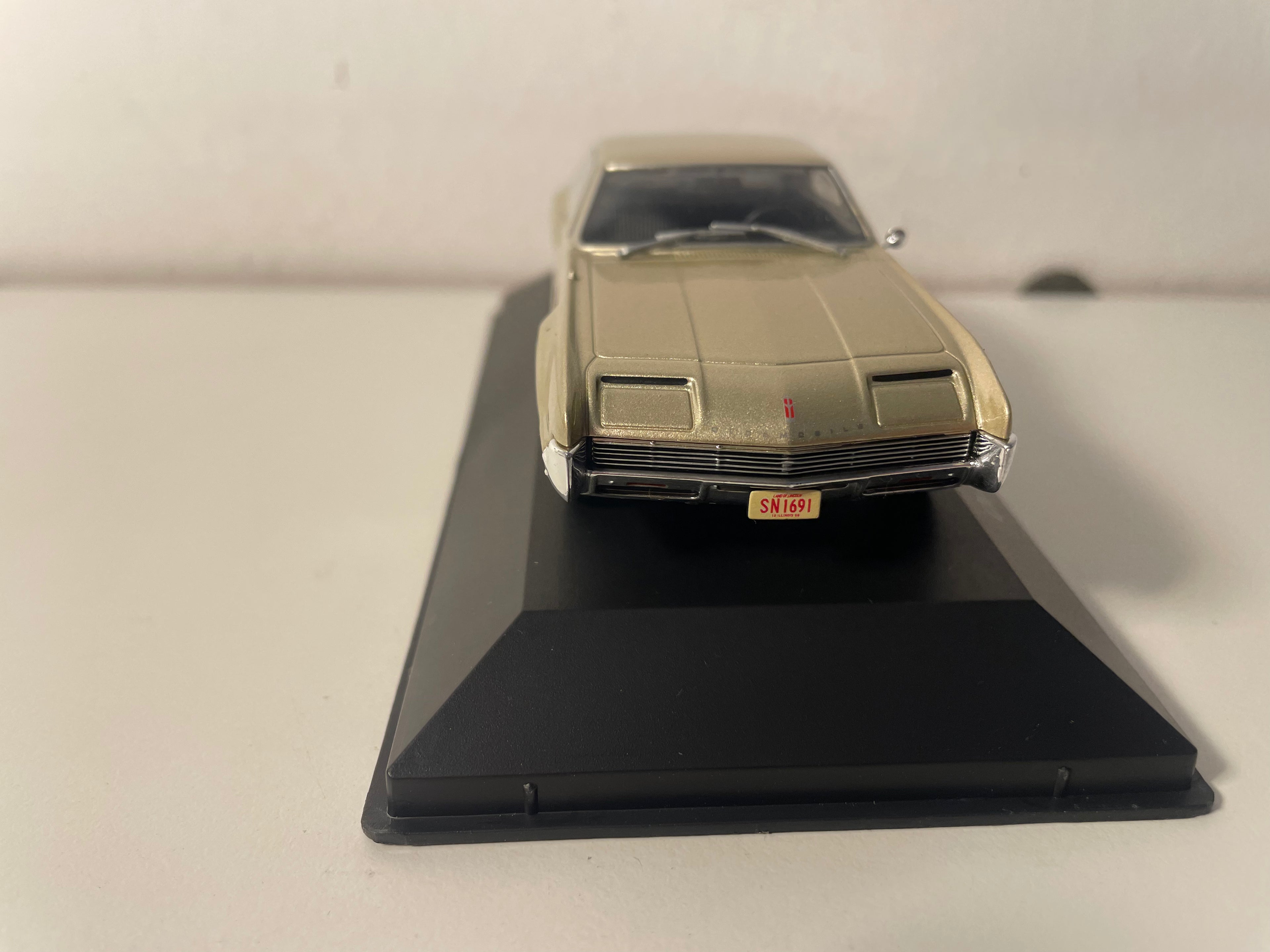 Oldsmobile Toronado 1966 em Castanho (Carro Americano)