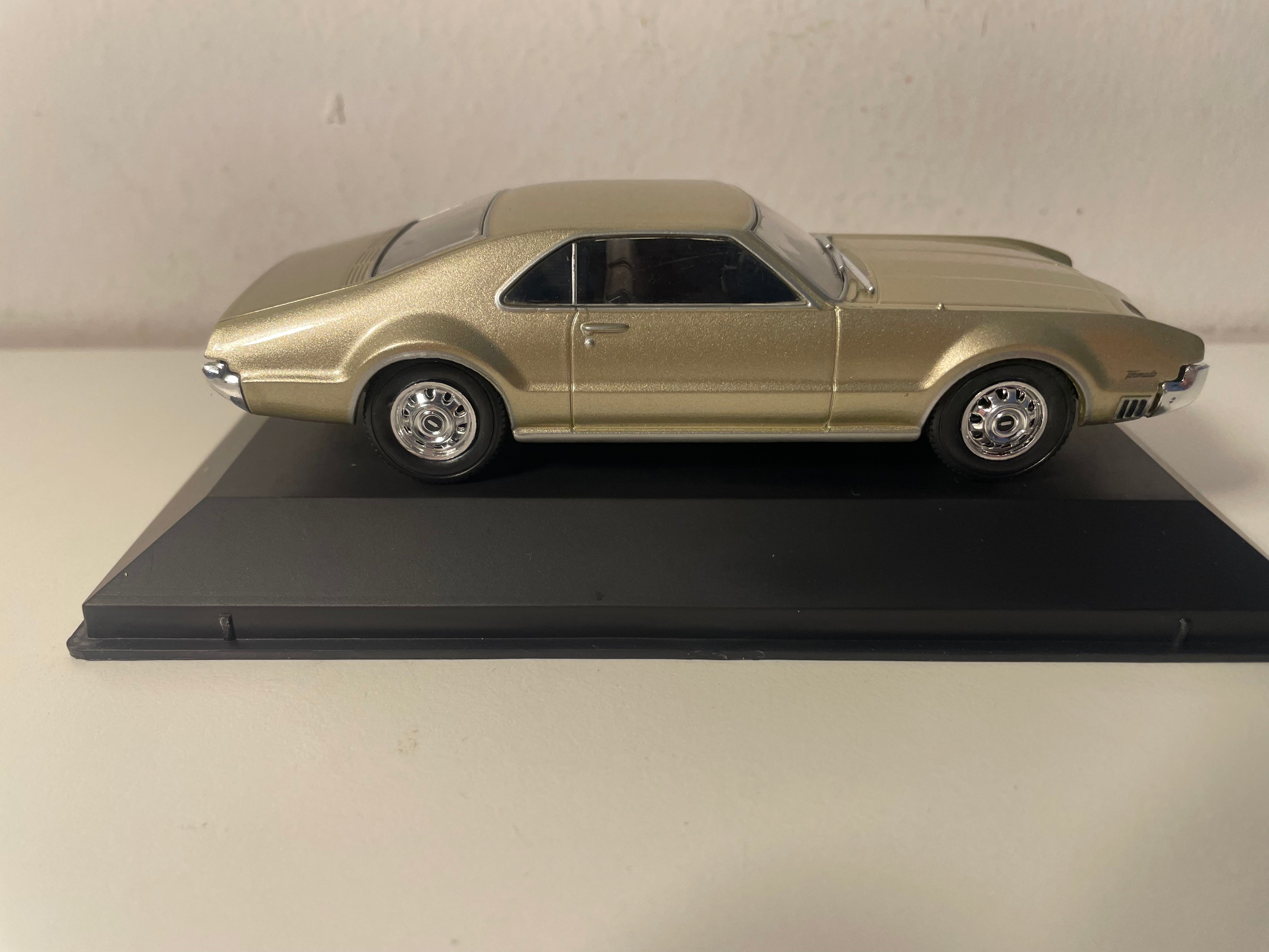 Oldsmobile Toronado 1966 em Castanho (Carro Americano)