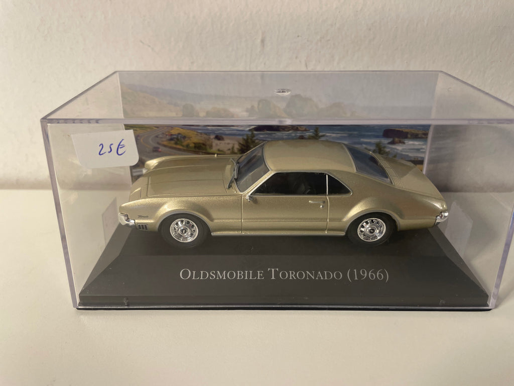 Oldsmobile Toronado 1966 em Castanho (Carro Americano)