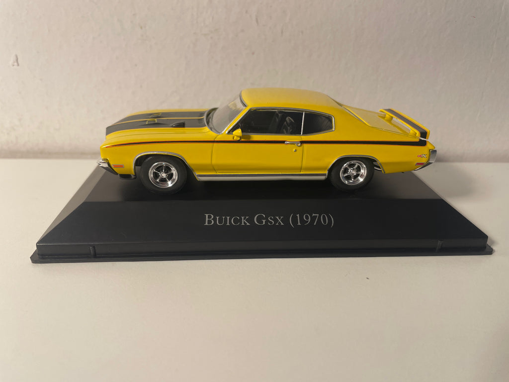 Buick GSX jaune et noire de 1970 (voiture amèricaine)