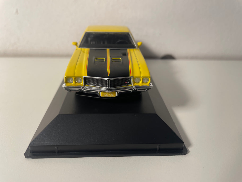 Buick GSX jaune et noire de 1970 (voiture amèricaine)