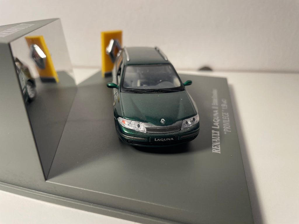 Renault Laguna 2 Estate/Grandtour Privilège 1.9 dCi verde - UNIVERSAL HOBBIES - caixa retangular (caixa N°15)