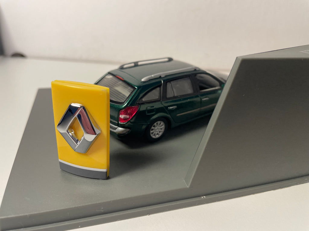 Renault Laguna 2 Estate/Grandtour Privilège 1.9 dCi verde - UNIVERSAL HOBBIES - caixa retangular (caixa N°15)