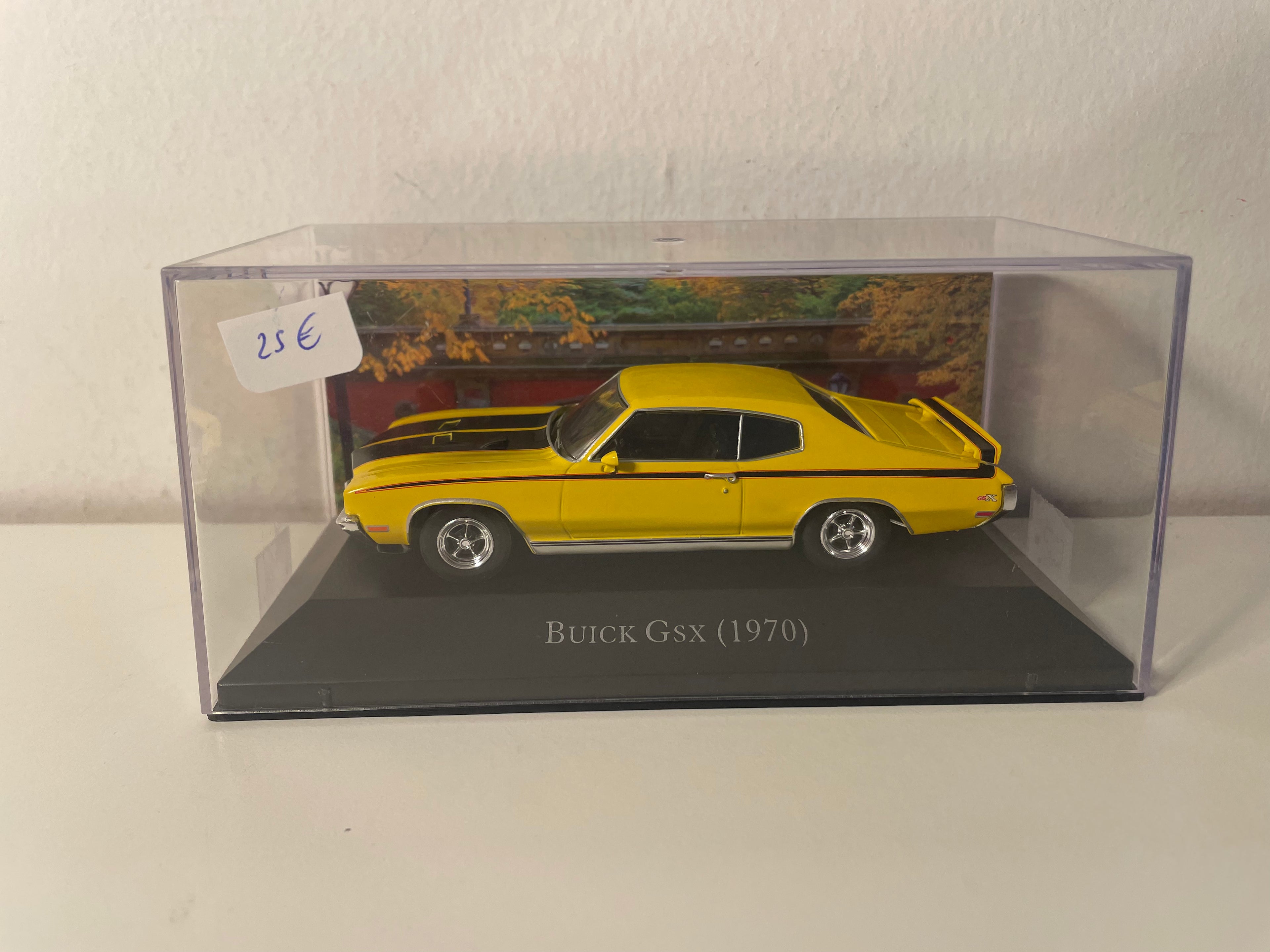 Buick GSX jaune et noire de 1970 (voiture amèricaine)