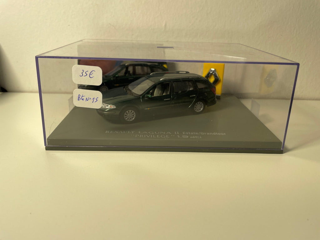Renault Laguna 2 Estate/Grandtour Privilège 1.9 dCi verde - UNIVERSAL HOBBIES - caixa retangular (caixa N°15)